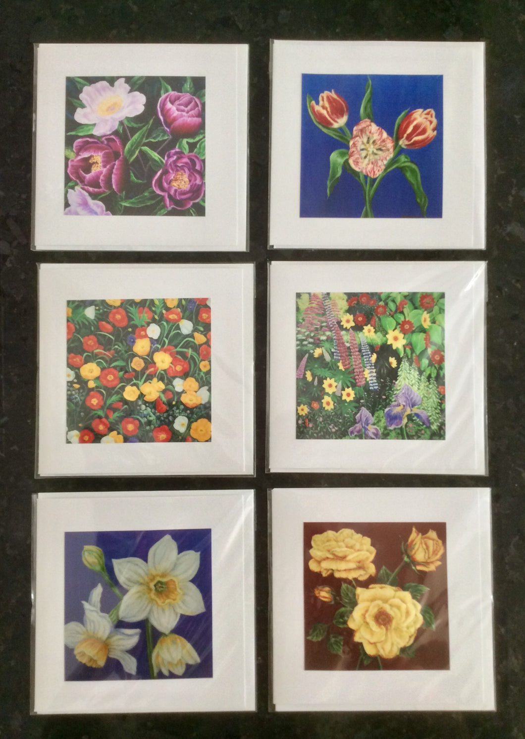 Set of 6 hand-assembled garden greeting cards. Blank inside for you to write your own message. A square format in size 135 mm lends itself to a contemporary design.